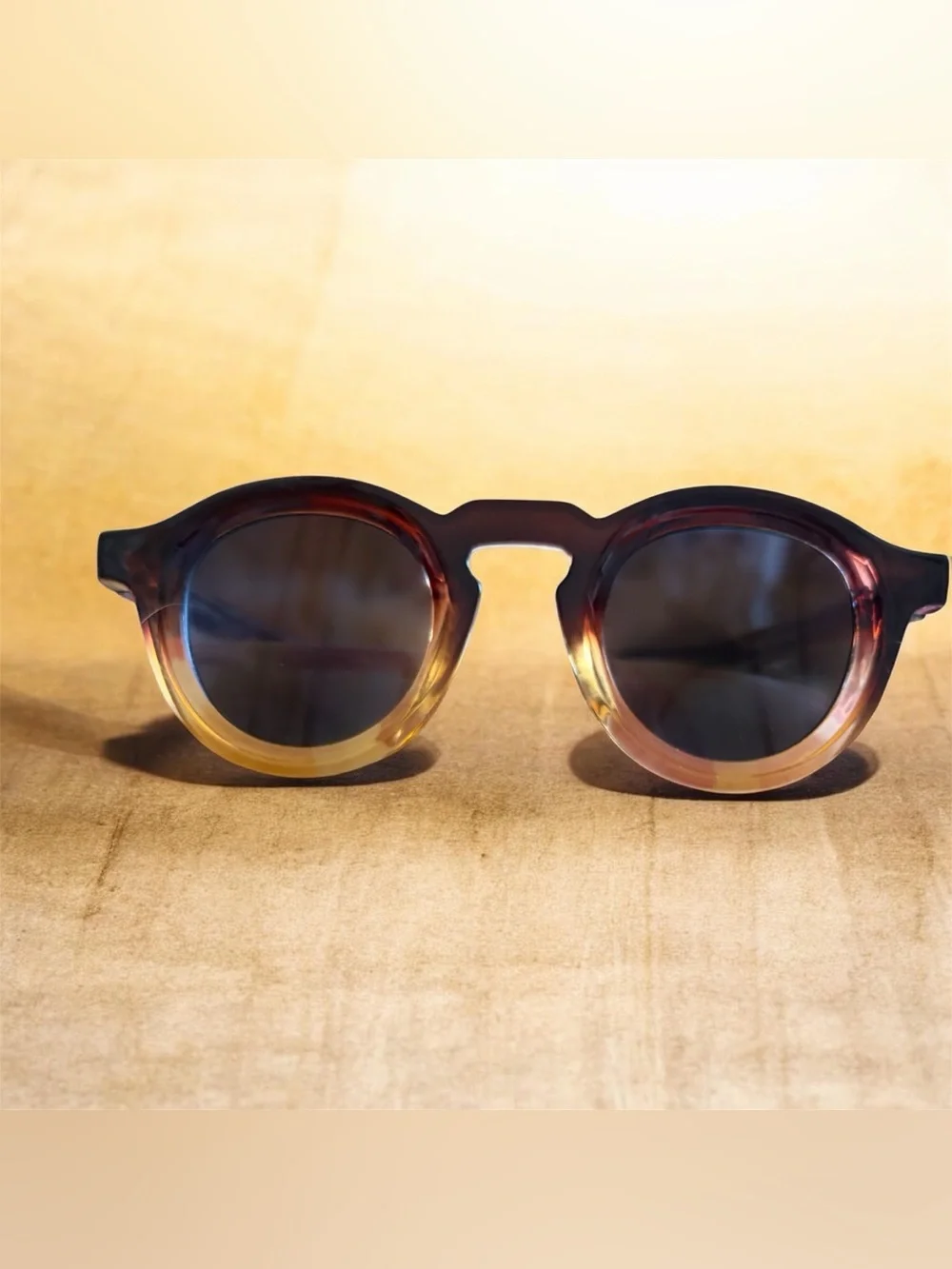Retro gradient frame dark gray lens sunglasses